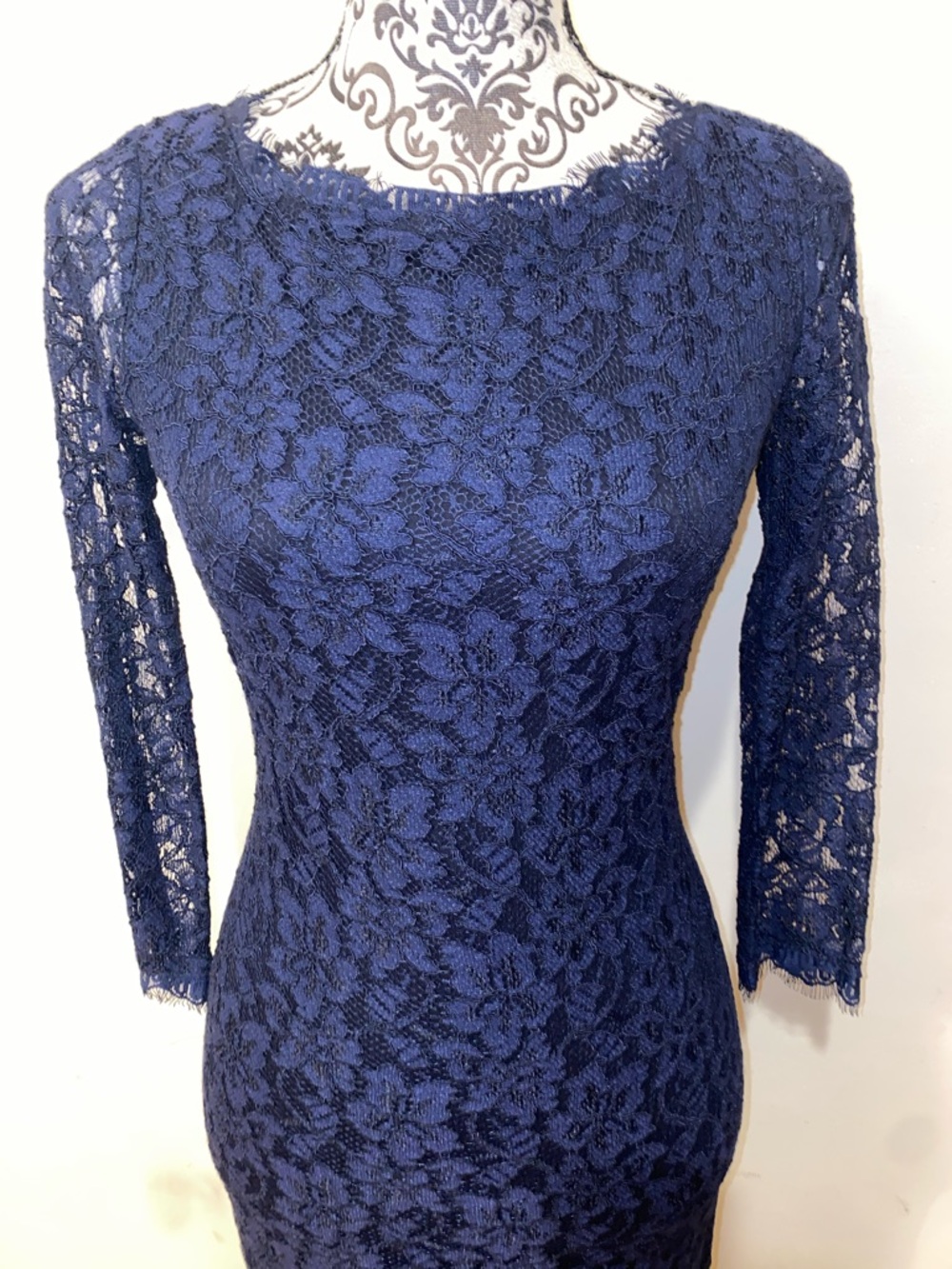 NWT!! Diane Von Furstenberg Zarita Navy Lace 3/4 Sleeve Sheath Dress Size 2 - Picture 3 of 16